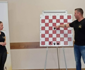 Открит урок по шахмат и турнир в памет на Георги Каравичев в Стралджа