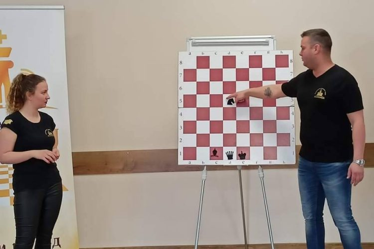 Открит урок по шахмат за деца и турнир в памет на Георги Каравичев се проведоха на 18 април 2022г. в обновената зала в „Kлуб на пенсионера“ – Стралджа....
