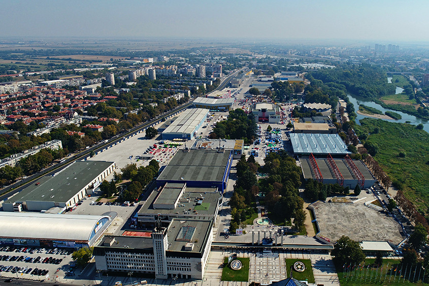 В Пловдив се открива 75-ят Международен технически панаир, който ще продължи до неделя. Ще участват близо 600 фирми от 34 държави, а страна партньор е...