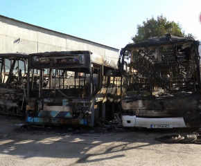 Отново горяха автобуси на ямболска транспортна фирма (ВИДЕО)