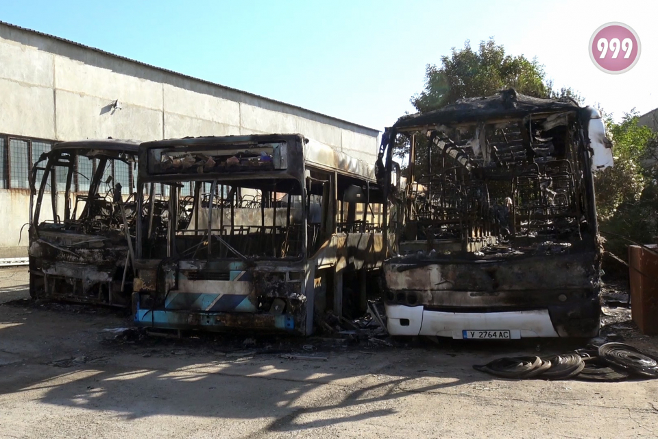 Отново горяха автобуси на ямболска транспортна фирма. Сигналът е подаден в полицията в 2.00 часа тази сутрин. По първоначална информация е горял един от...