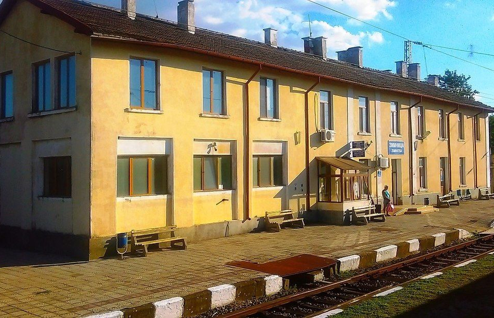 Поради липса на локомотиви и днес пътническите влакове към Зимница бяха отменени. Отменени са пътническият влак №30131 Карлово-Зимница, пътническият влак...