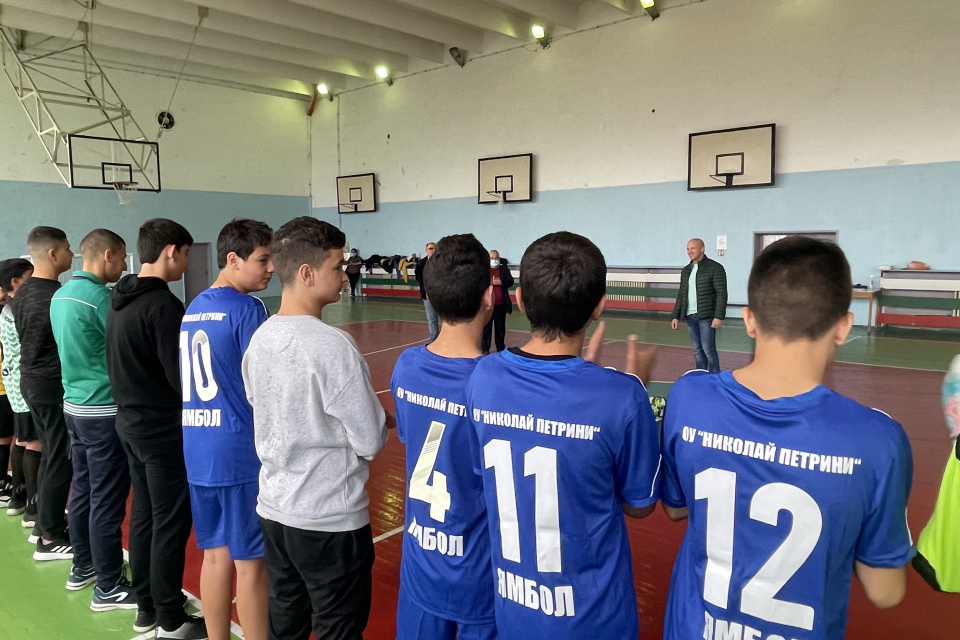 ОУ „Николай Петрини“ е шампионът в приключилите футболни срещи от общинския етап на Ученическите спортни игри за 2021-2022 година в Ямбол. Отборът взе...