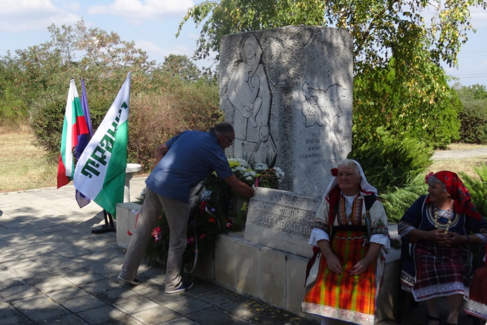 На 21.08.2020 г., от 10.30 часа, на площад „Тракия“ в село Генерал Инзово, бяха отбелязани 15 години от издигането на паметника на тракийските бежанци...