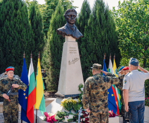Паметникът на Васил Левски в Ямбол беше открит навръх 185-та годишнина на Апостола (СНИМКИ)