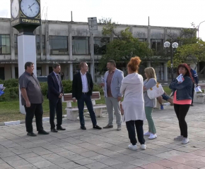 ПАРЛАМЕНТАРНИ ИЗБОРИ 2022: Кандидати за народни представители ГЕРБ – СДС се срещнаха с жители на Стралджа (видео)