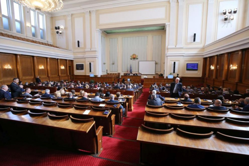 Парламентът не избра за министър-председател Николай Габровски, предложен от ПГ на ГЕРБ-СДС.
"За" неговата номинация бяха 113 депутати, "против" -  125,...