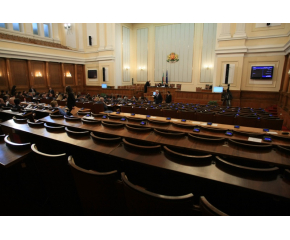 Парламентът обсъжда промени в Закона за ДДС