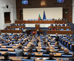 Парламентът ще изслуша утре двама министри относно „въпросник“ на САЩ за готовност на България за участие в специална военна операция в Украйна