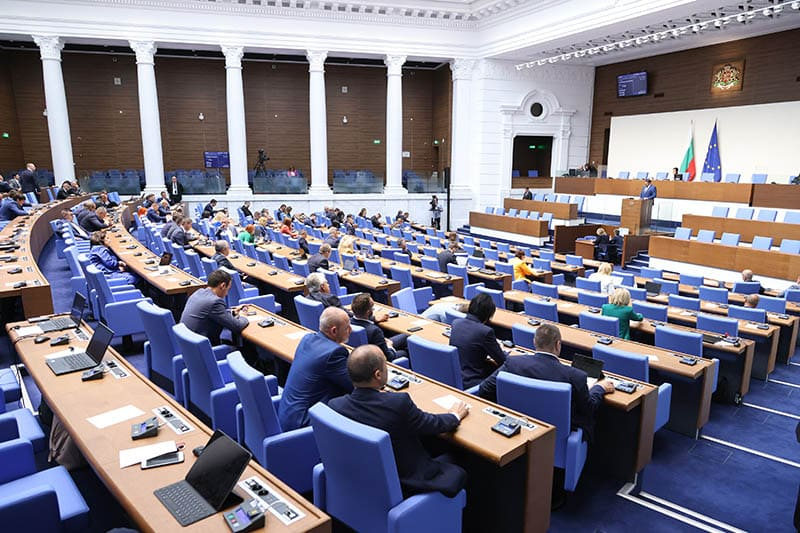 За пръв път в този мандат парламентът се съобрази с вето на президента Румен Радев. Депутатите не приеха отново промените в НПК, които държавният глава...