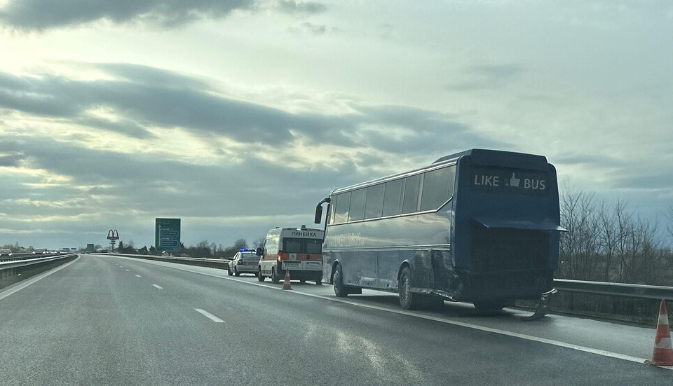 Камион и автобус с украински граждани са се ударили на магистрала "Тракия". Сигналът за пътното произшествие е подаден малко след 07.00 часа, съобщи БНР.
Инцидентът...