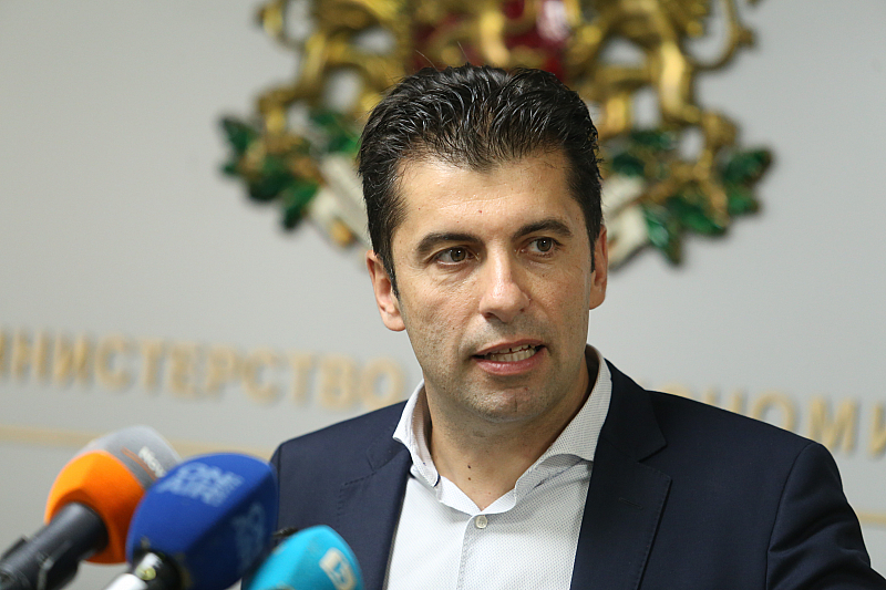 Темата за Северна Македония се използва за отвличане на вниманието. Това заяви премиерът Кирил Петков след днешното правителствено заседание. 
„Борбата...