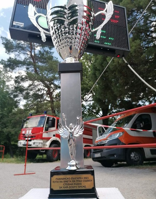 Пилотът Пламен Камбуров е големият победител на Планинско рали „Българка – 2021“. Той спечели и купата на кмета на община Сливен Стефан Радев за най-добро...