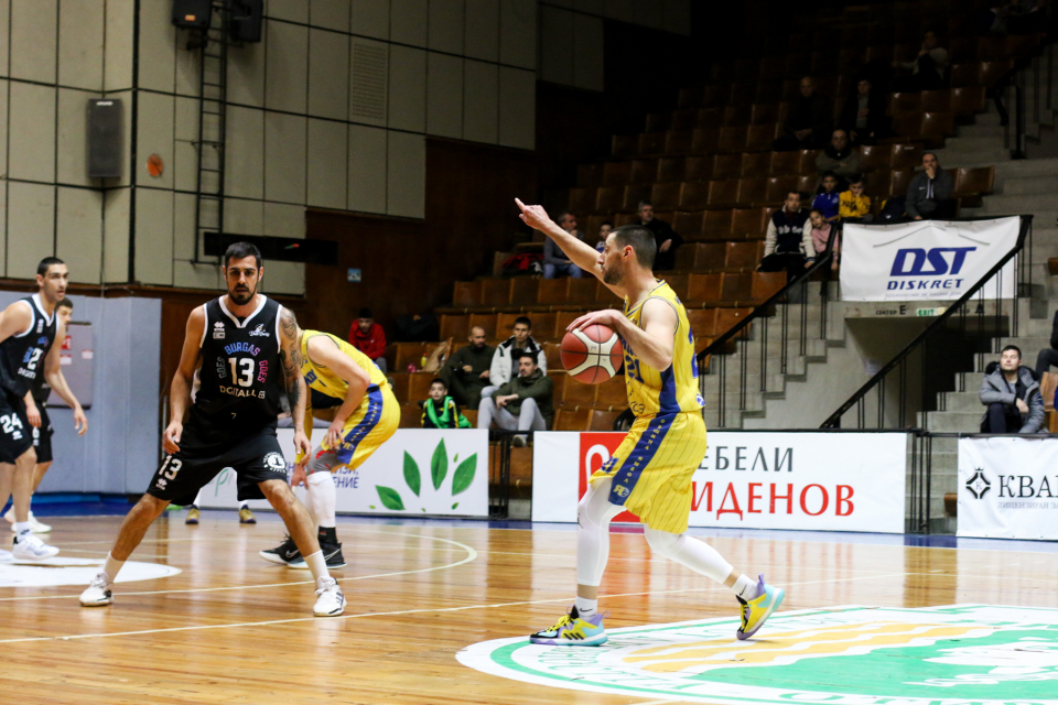Баскетболният отбор на „Тунджа“ – Ямбол победи „Черноморец“ в отложен мач от 13 кръг на Националната баскетболна лига. Срещата, в която ямболските баскетболисти...