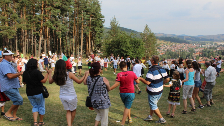 Подборът на фолклорните състави от Сливенско за събора в Копривщица ще бъде на 25 юни в село Крушаре на регионалния "На събор край Тунджа". Това съобщиха...