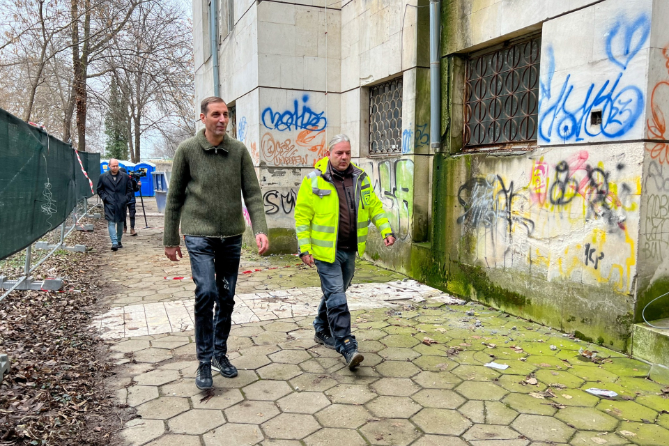 Още една добра новина за младите хора на Ямбол! След дълго очакване започнаха подготвителните дейности за ремонта и модернизацията на сградата на Младежки...