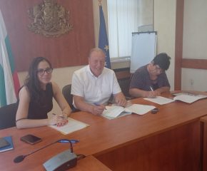 Подписани са договорите за реконструкция на водопроводната мрежа в Мамарчево и Малко Шарково