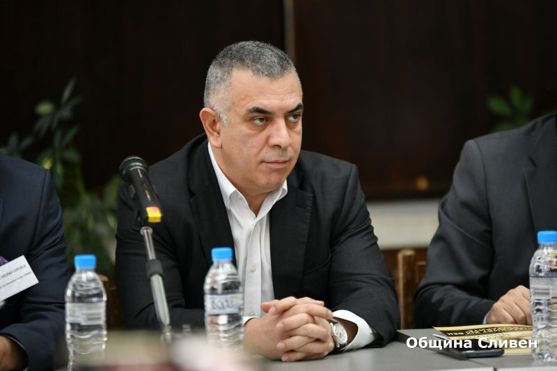 Кметът Стефан Радев подписа споразумение с Министерството на регионалното развитие и благоустройството за финансиране на проекта на Община Сливен за подмяна...