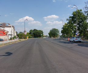 Полагането на последен пласт асфалт на крайречната улица в Ямбол налага временни промени в движението