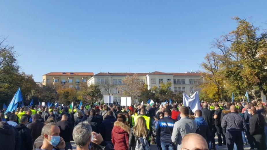 Полицаите излязоха на протест на професионалния си празник - 8 ноември. Исканията им са за 30-процентно увеличение на заплатите в системата на МВР, както...