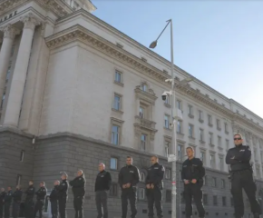 Полицай почина в София, прилошало му е, докато е бил на дежурство в района на сградата на парламента