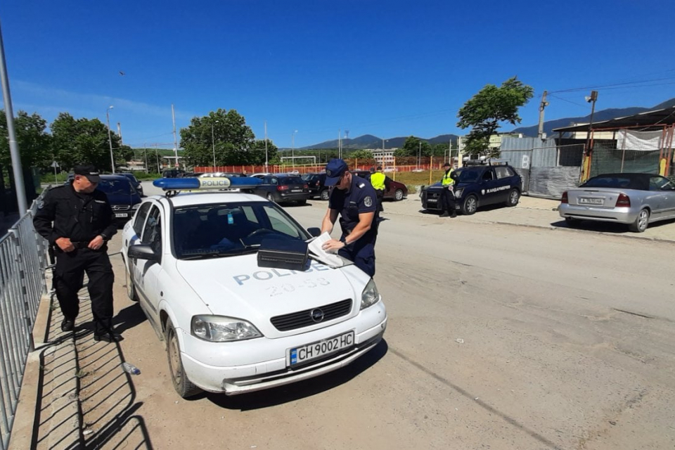 Полицейски служители на РУ-Твърдица съвместно с екип на ДГС са установили 4 случая на незаконна сеч по време на специализирана операция по противодействие...