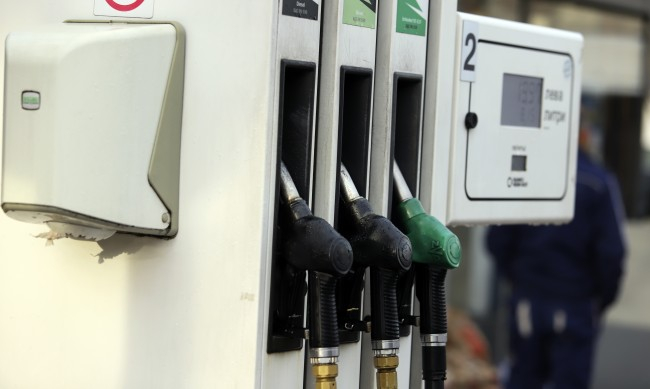 Предвидената държавна помощ от 25 стотинки за литър гориво ще се предлага във всички обекти на членовете на Българската петролна и газова асоциация 3 дни,...