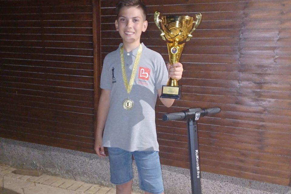 Двама състезатели на Спортен клуб по шахмат „Тунджа-2009” – Ямбол завоюваха поредни отличия на Третия турнир за деца от веригата "Туида". Участие в него...