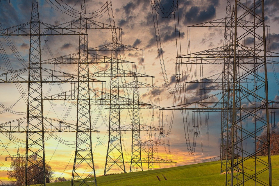 По-голямата част от фирмите ще получат помощта от 110 лева на мегаватчас електроенергия в началото на декември. Това заяви енергийният министър Андрей...