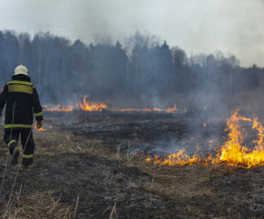 Пожарите в Област Хасково все още не са овладяни