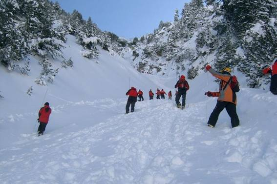 Новата снежна покривка в планинските курорти създава рискове за лавинна опасност, заявиха пред БТА от Планинската спасителна служба. Оттам напомнят на...