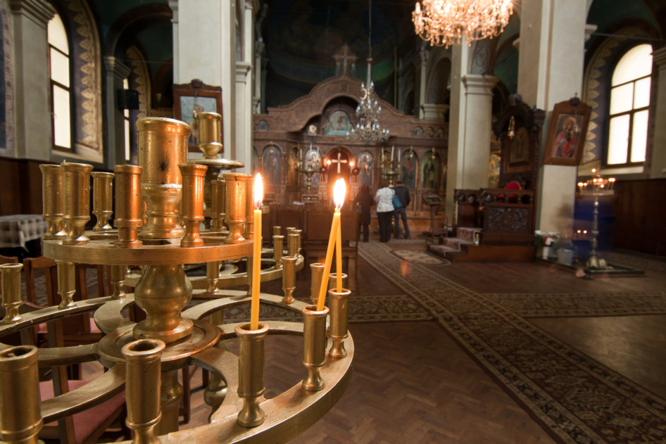 Повечето православни храмове в област Ямбол остават студени през зимните месеци, заради непосилни разходи за отопление, коментира пред журналисти архимандрит...