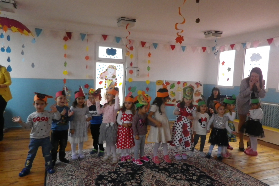 С красив празник децата от детска градина „Здравец“- Болярово и нейните филиали изпратиха подобаващо есента. Малчуганите влязоха в ролите на есенни листа,...