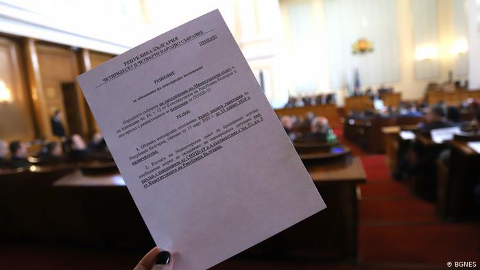 Министерският съвет реши да предложи на Народното събрание удължаване срока на обявеното извънредно положение. Предложението е срокът на извънредното положение,...