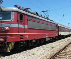 Предотвратена влакова катастрофа: Наш машинист отказа да потегли на червено