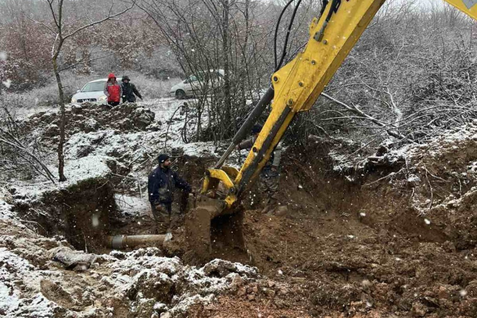 За трайно решение на проблема с авариите по довеждащия водопровод на най-голямото село в община Болярово – Стефан Караджово, ще се изгради ново трасе на...