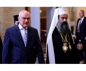 Премиерът се срещна с патриарх Даниил и заяви, че подготвят нови помощи за пострадалите при пожарите