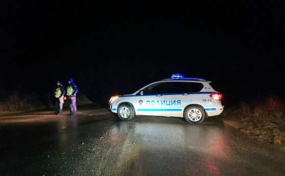 Тежкият пътен инцидент с четирима загинали край Сливен е заради превишена скорост. Това заяви на извънреден брифинг днес окръжният прокурор на Сливен Веселин...