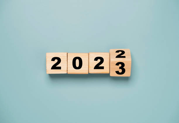2023 година ще е равна по брой работни дни на отиващата си 2022 г. - точно 248. Това се равнява на 1984 работни часа. Общо ще се почива 117 дни със съботите...