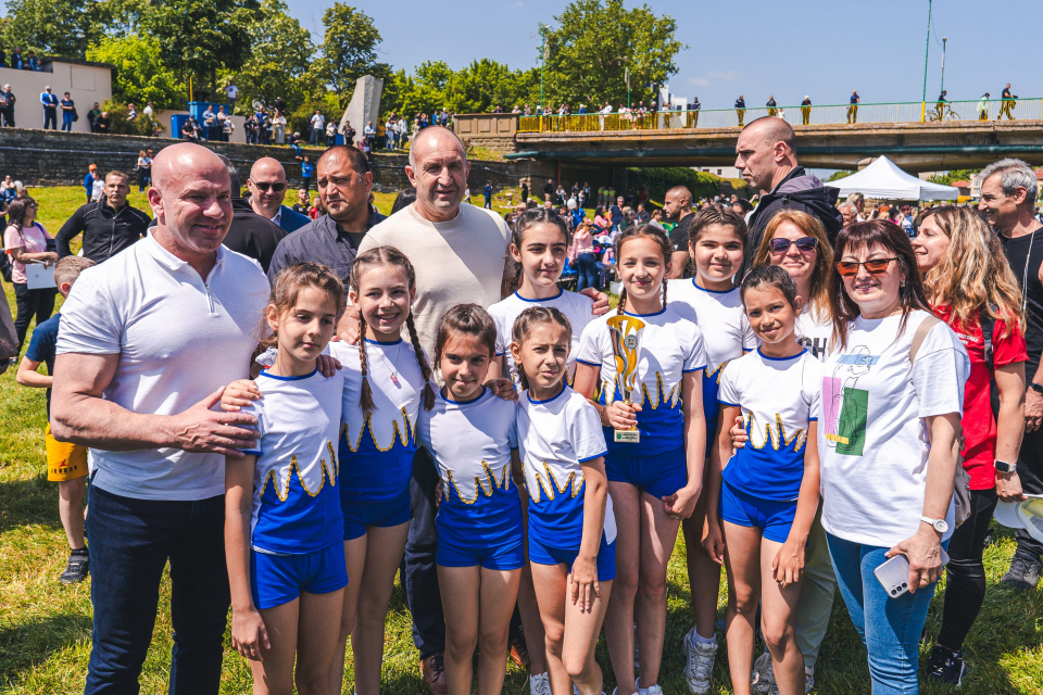 "Ямбол се оформя като национален център на масов младежки спорт". Това заяви днес президентът Румен Радев. Той откри Националния ученически фестивал по...