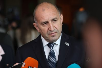 Двата доклада са радост за властимащите и тревога за хората, защото всеки българин знае по джоба си, че инфлацията е реално много повече от официално декларираната....