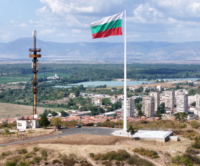 Президентът Румен Радев ще участва в тържествена церемония по издигане на Националното знаме на Република България в град Ямбол