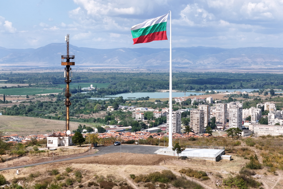 На 13 септември от 19:00 часа предстои тържественото издигане на националното знаме на България на хълм Боровец в Ямбол. Участие в официалната церемония...