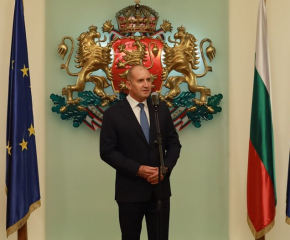 Президентът Румен Радев удостои с държавни отличия дейци на културата и науката
