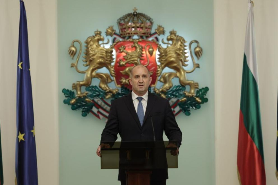 Президентът Румен Радев ще удостои с почетни плакети състезателите от мъжкия национален отбор на България по волейбол, треньорския щаб и Българската федерация...