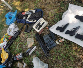 При спецоперация в бургаско: Откриха богат боен арсенал и 23 кг марихуана