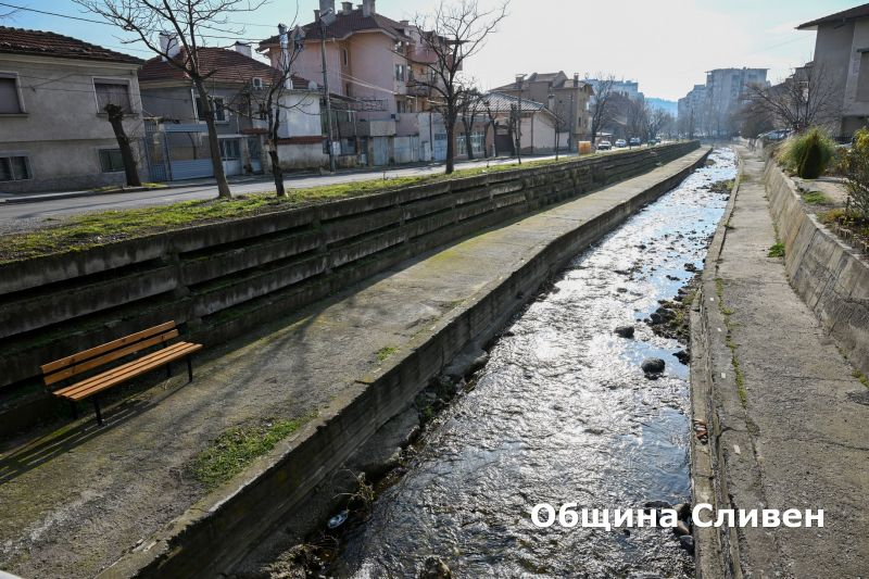 Приключи почистването на реките Новоселска, Селишка и Асеновска в Сливен. Дейностите бяха насочени към осигуряване нормалната проводимост на водните потоци...