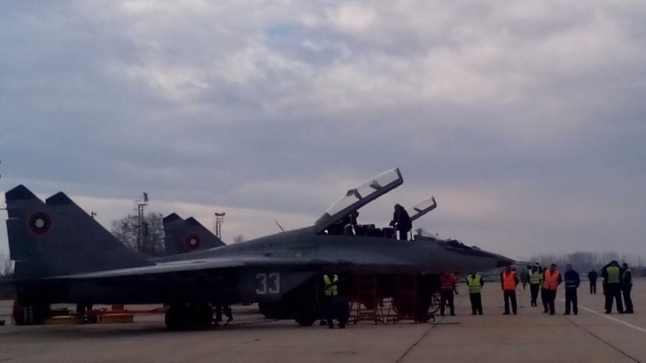 През юни догодина Военно-Въздушните сили на България ще спрат да използват съветските изтребители МиГ-29. А месец преди да ги приземи, страната ще е получила...