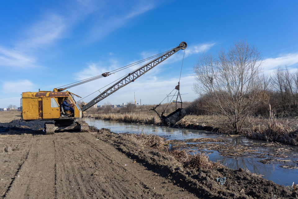 Община Ямбол продължава с инициативата по почистване на коритото на река Тунджа. След молба на кмета Валентин Ревански, отправена към „Напоителни системи“...