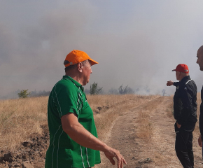 Продължават активните пожарогасителните дейности в землищата на селата Горска поляна и Воден